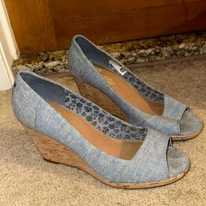 Toms denim wedges 8.5 cork super cute!